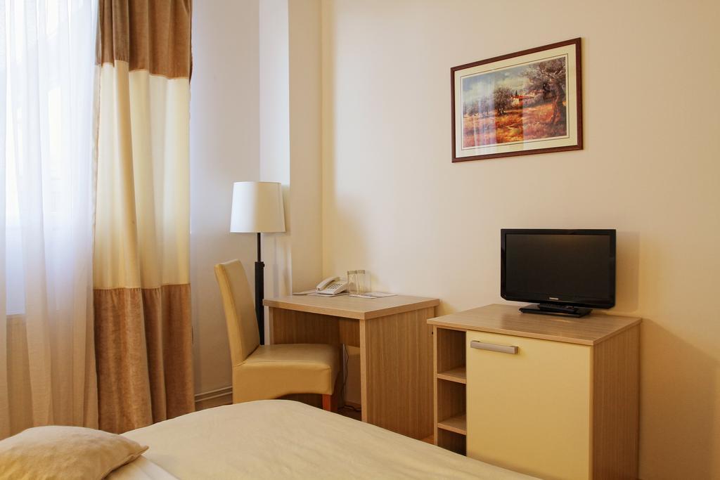 Garni Hotel Hamburg Zaječar Oda fotoğraf